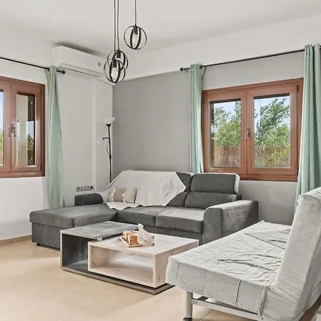 Md With Private Jacuzzi Near The Apartment Limenas Chersonisou