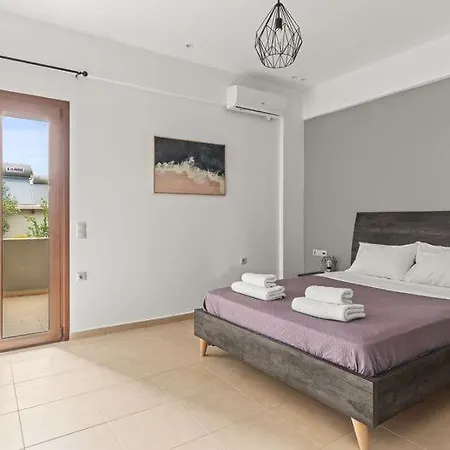 Md With Private Jacuzzi Near The Apartment Limenas Chersonisou