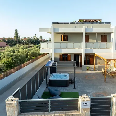 Md With Private Jacuzzi Near The