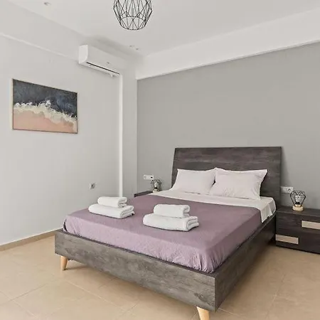 Md With Private Jacuzzi Near The アパート ヘルソニソス