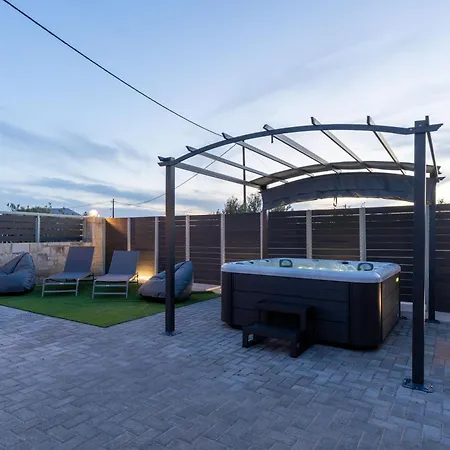 Md Near The W Bbq And Private Parking *